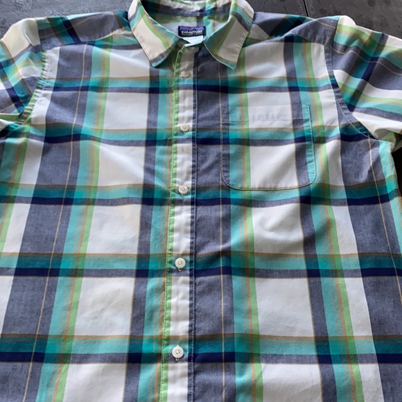 Men’s Patagonia Short Sleeve Shirt, Size Medium - Picture 2 of 4